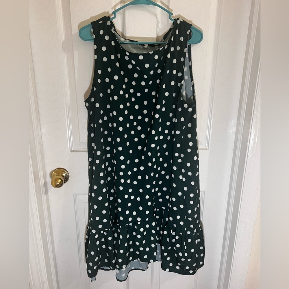 Amoretu Polka-Dot Ruffle Plus size dress